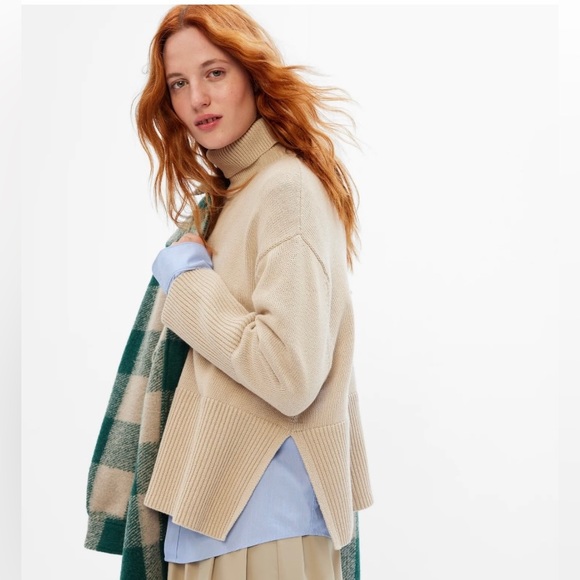 GAP Sweaters - Gap  24/7 Split hem turtleneck sweater